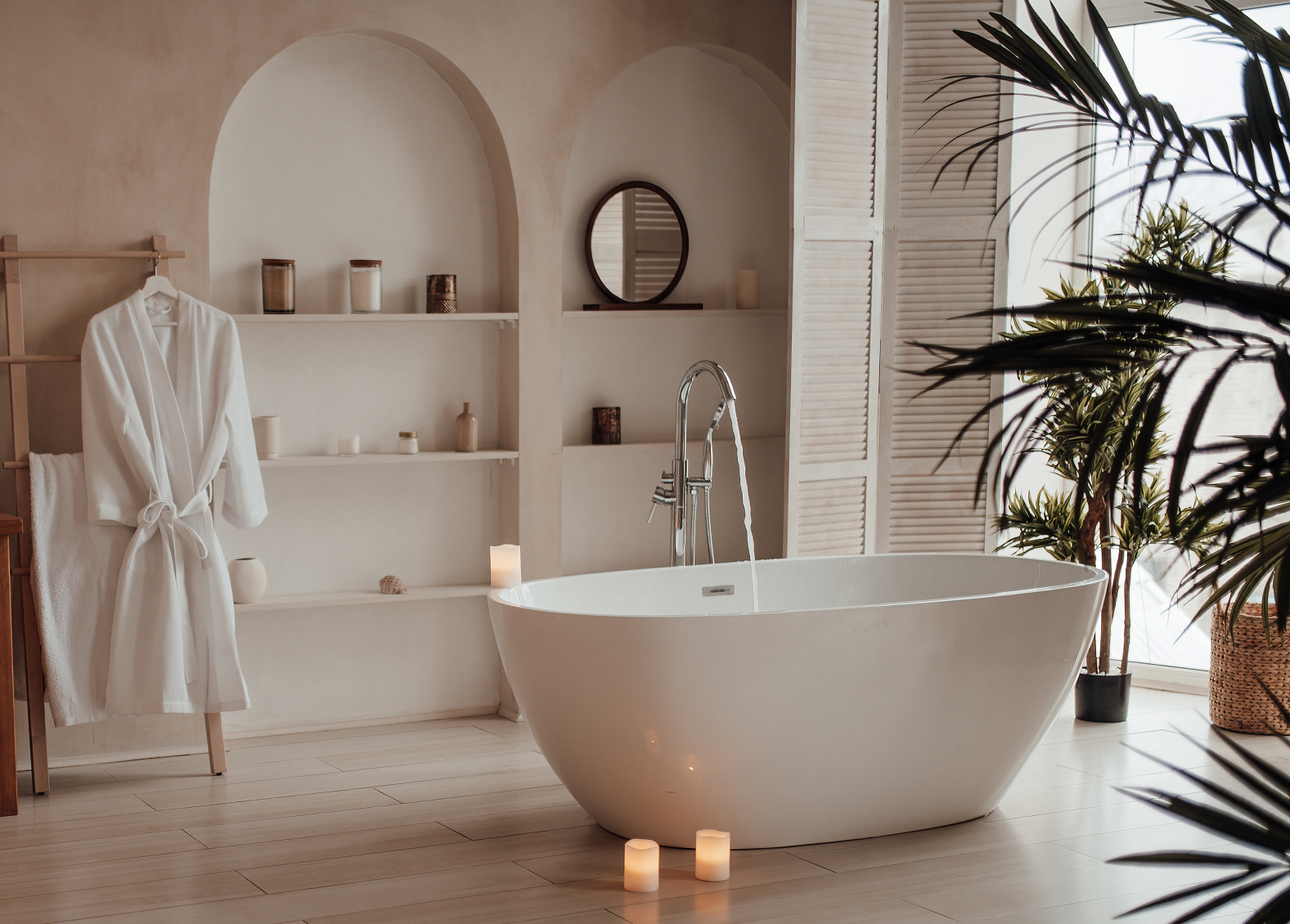 The result of renovating a bathroom: a relaxing space with a standalone bath